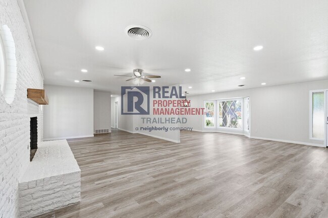 Photo - Spacious Modern 5 Bed / 2.5 Bath + 1 Bed /...