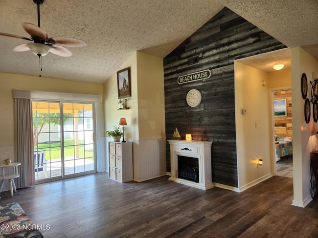 Photo - 105 Huntmaster Ct