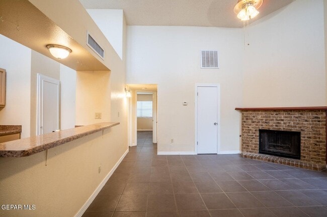 Photo - 1555 Common Dr