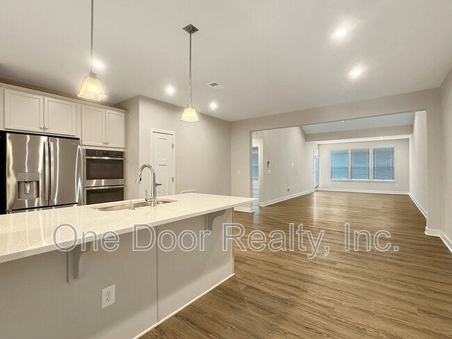 Photo - 105 Ironsmith Wy