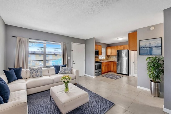 Building Photo - 5186 NE 6th Ave Unit 719