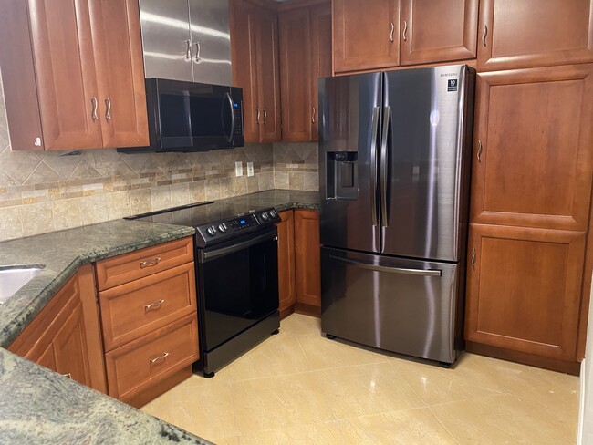 Kitchen w/new SS appliances - 500 Scotia Dr Condo Unit 205