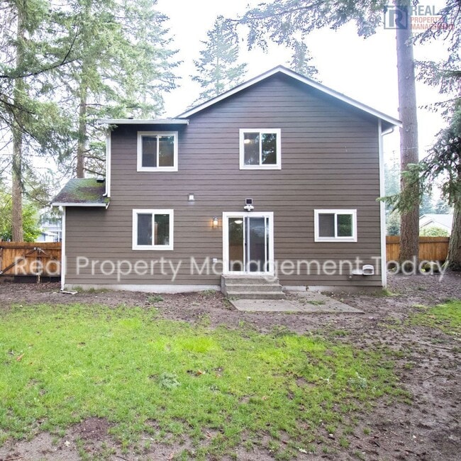 Photo - $250 MOVE IN SPECIAL!! Charming 3 Bedroom 2.5 Bath House in Yelm!
