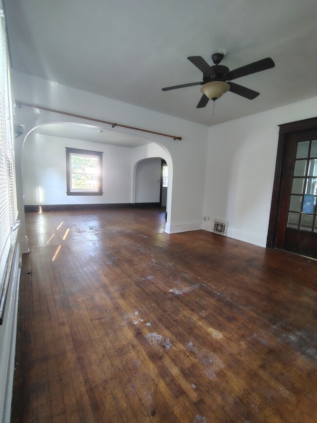 Building Photo - 1812 S 4th St