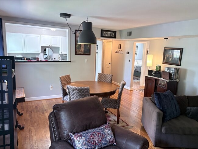 Photo - 714 S Fayette St Unit Furnished 714 Fayette Apt 32