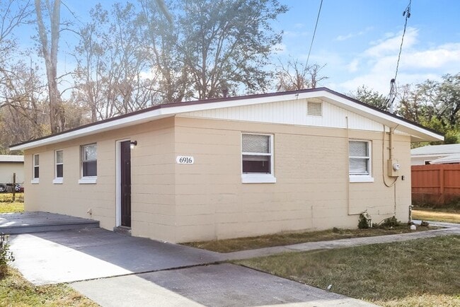 Building Photo - 6916 Jack Horner Ln