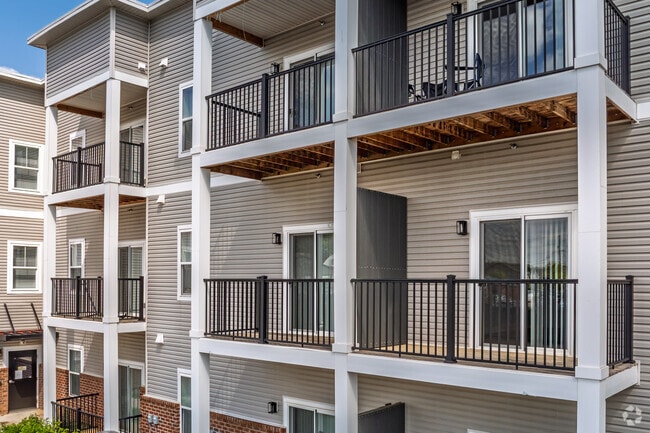 600 Coapman St Balcony - 600 Station Square Apartments