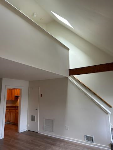 Lofted Ceiling - 255 Stevens St Apartments Unit 1