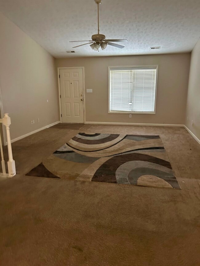 Photo - 635 Blackstone Dr