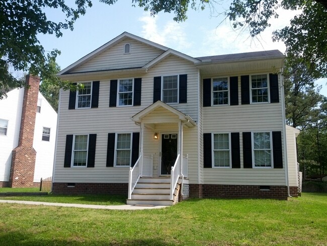 Building Photo - Chesterfield 4 bedroom 3 Full Bath Home-Be...
