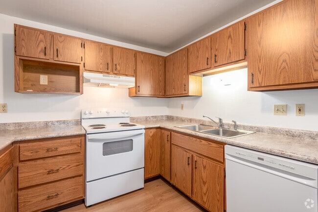3BR, 1BA - 900SF - Kitchen - 516 Baird Creek Road