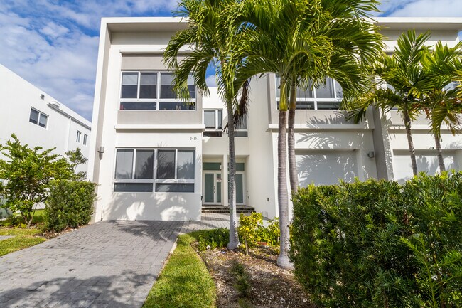 Photo - 2475 NE 135th St