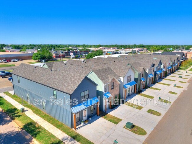 Photo - 600 W 2nd St