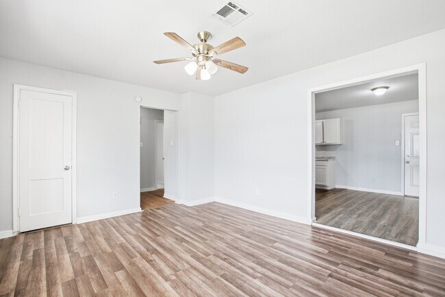 Photo - 5326 Doulton Dr