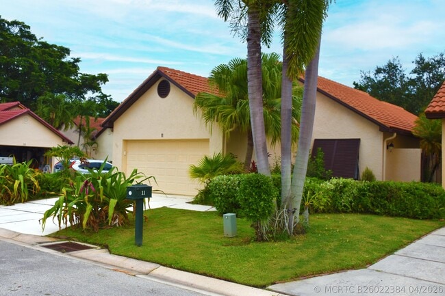 Photo - 11 Ironwood Way N