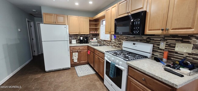 Photo - 1045 Radio Rd