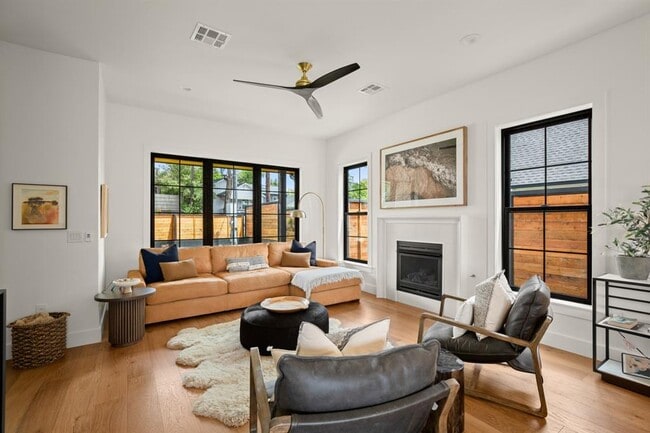 Photo - 2005 E 8th St