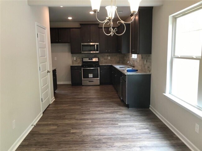 Photo - 213 Creek View Pl