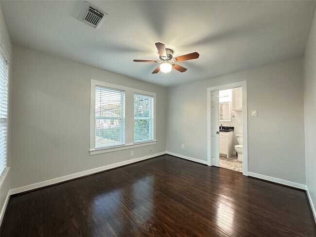 Photo - 4410 Pease St Unit 3