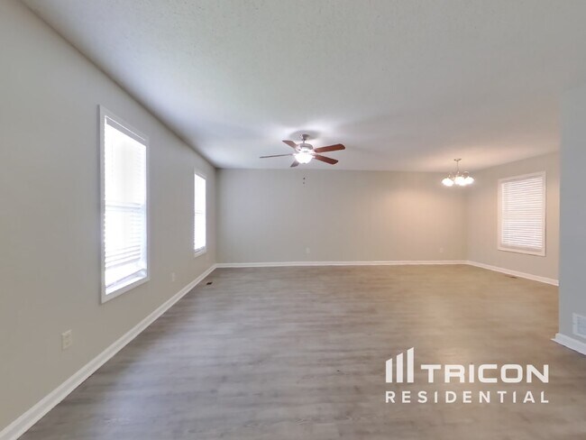 Photo - 622 Meadows Ct