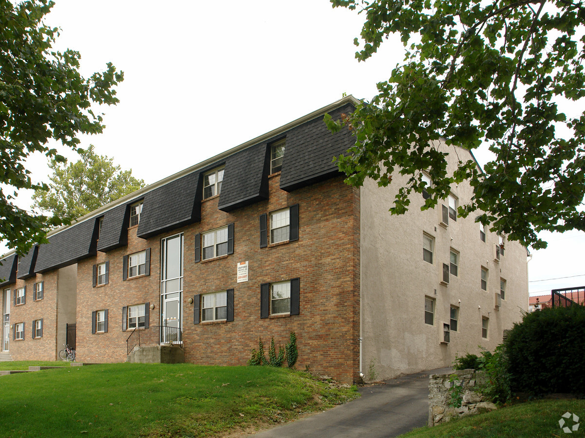 Building Exterior - 154 E Woodruff Ave Apartments
