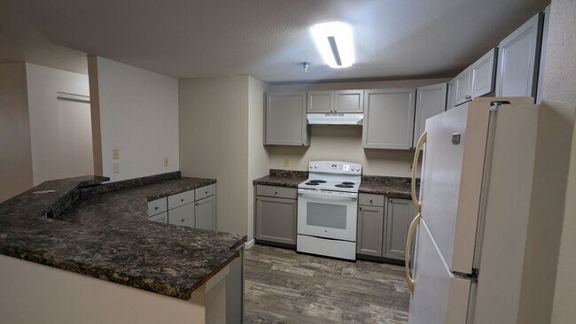 Photo - 975 Aberdeen Ave NE Unidad C103