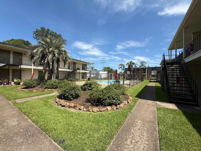 Hyde Park West Apartments