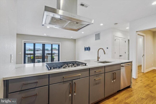 Photo - 1844 3rd St NW Unit 303