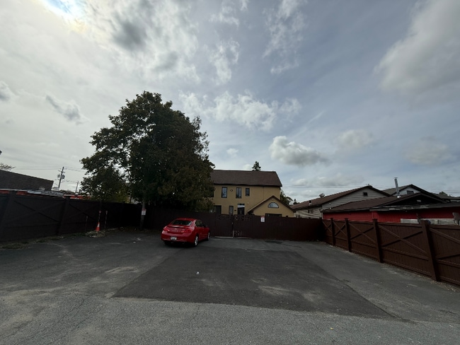 Photo - 504 Broadway