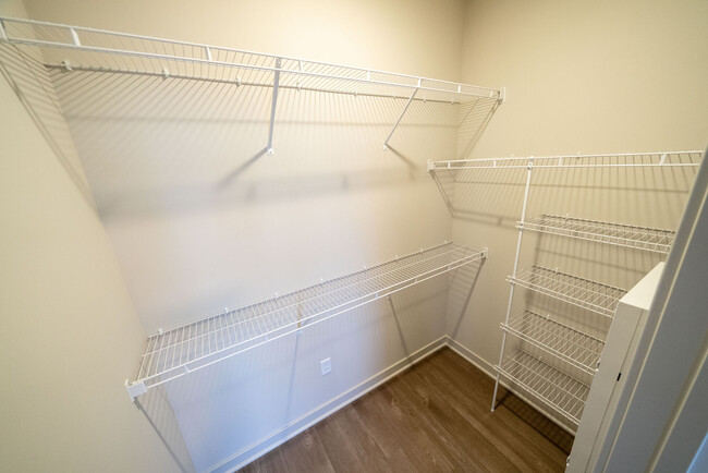 Photo - James Run Apartments