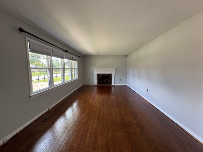 Photo - 117 Southerland Dr