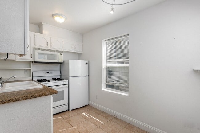 Photo - PRE LEASE TODAY!! Remodeled 2 bed, 2 bath unit in Midtown