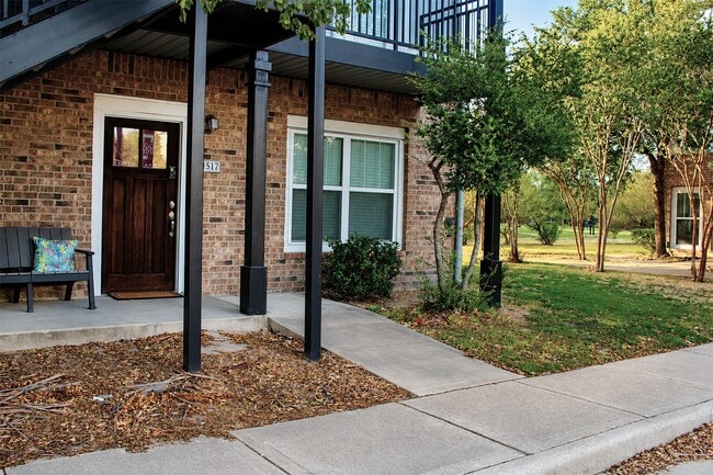 Building Photo - 1725 Harvey Mitchell Pkwy S Unit 1517