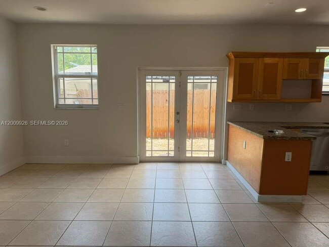 Photo - 2209 Monroe St