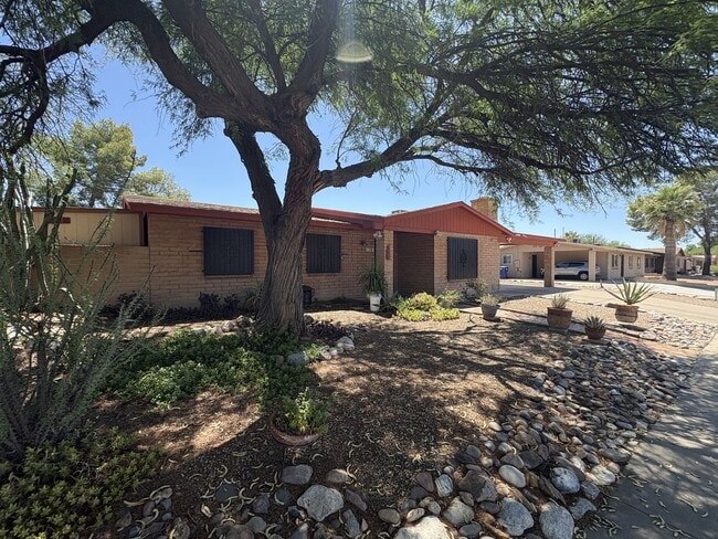 Building Photo - Convenient location in Midvale Park Close to all your needs