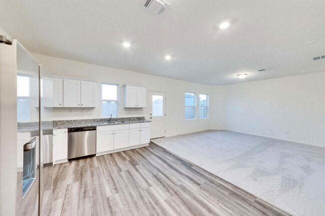 Photo - 1008 Gray Fox Lp