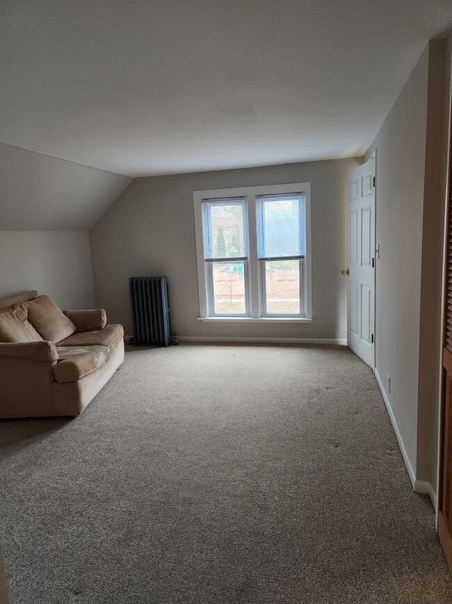 Photo - 321 W Eighth St Unit upper