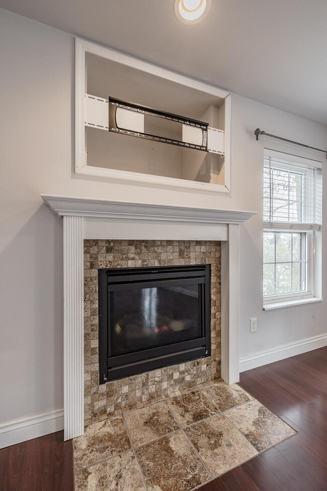 Photo - 324 Stratford Ln