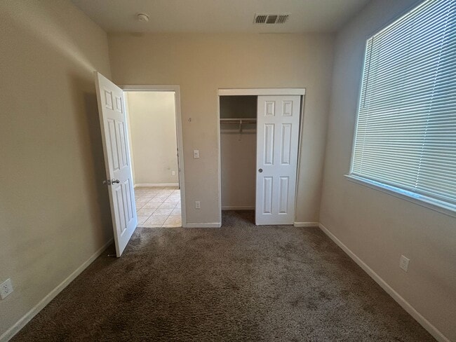 Photo - 518 Samuel Way