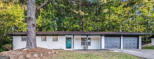 Building Photo - 2243 7 Oaks Cir