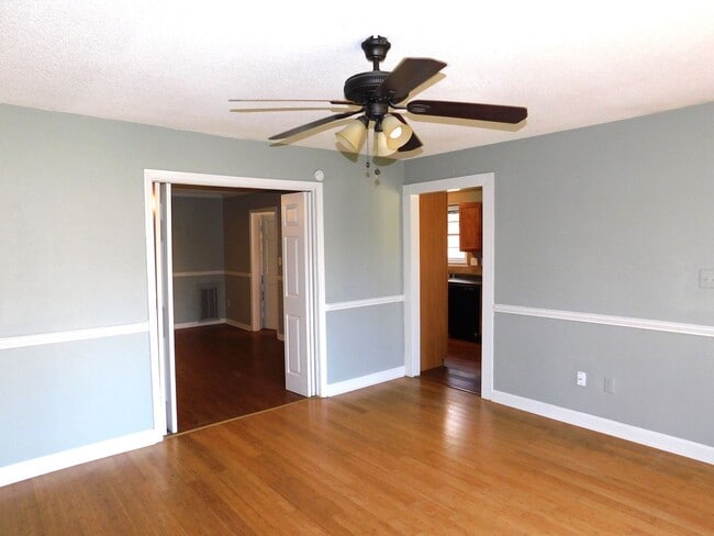 Photo - 2128 N Red Banks Rd