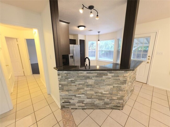 Photo - 1600 Hollow Tree Blvd