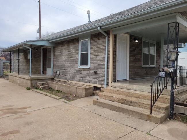 Photo - 3 Bed 2 Bath Bungalow walking distance to river