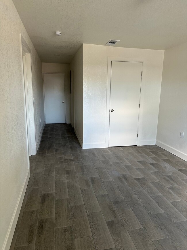 Photo - 23 W Eyman St