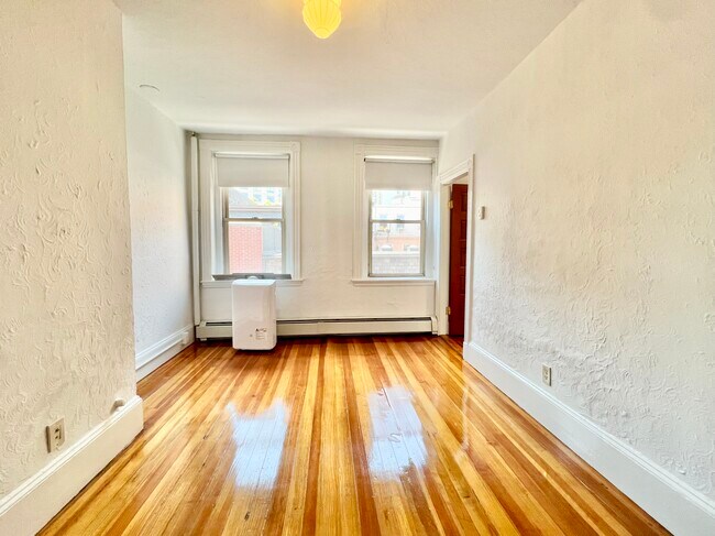 9 Thacher Ct Unit 3