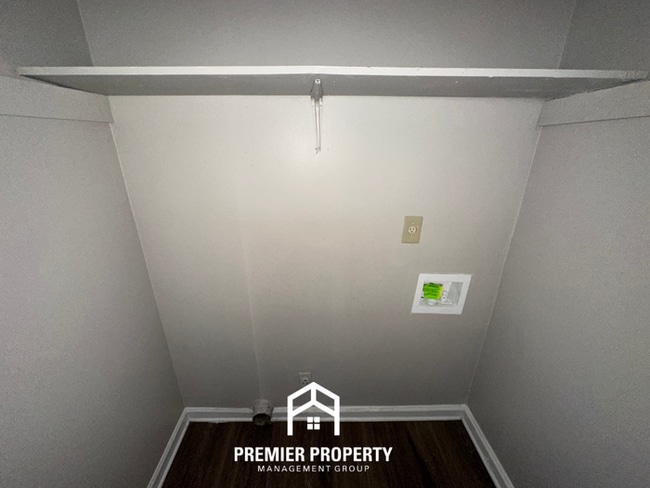 Photo - 5936 Blackrock Ln