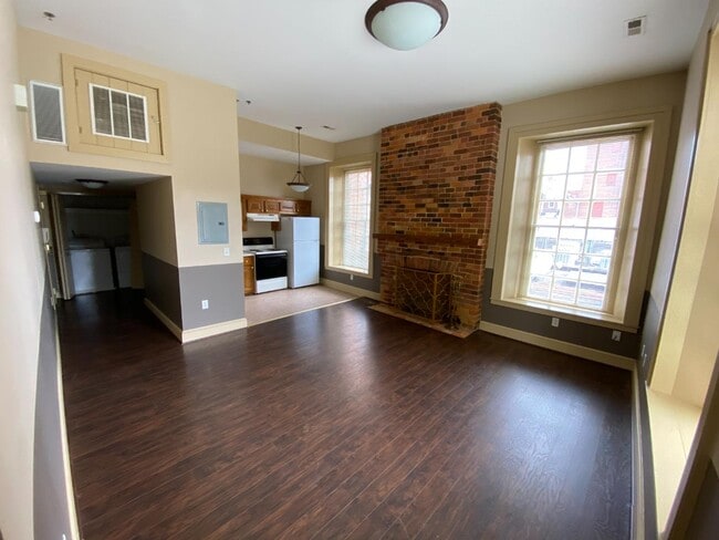 Building Photo - 26B W. Old Street - #D Rental