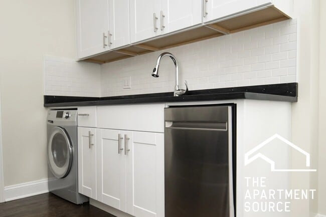 Photo - 3817 N Greenview Ave Unit 2W