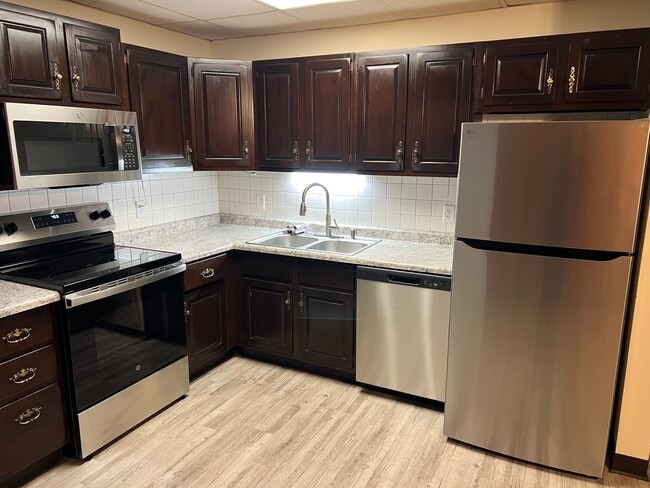 Building Photo - 2526 Rebecca Ct W Unit 4