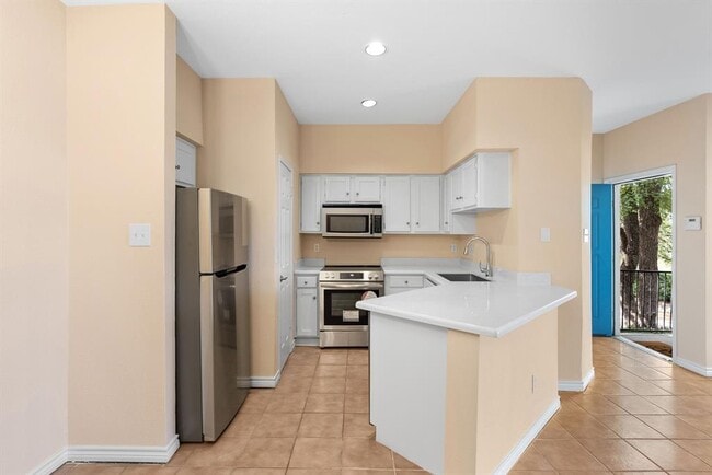 Photo - 2450 Wickersham Ln Unidad 109